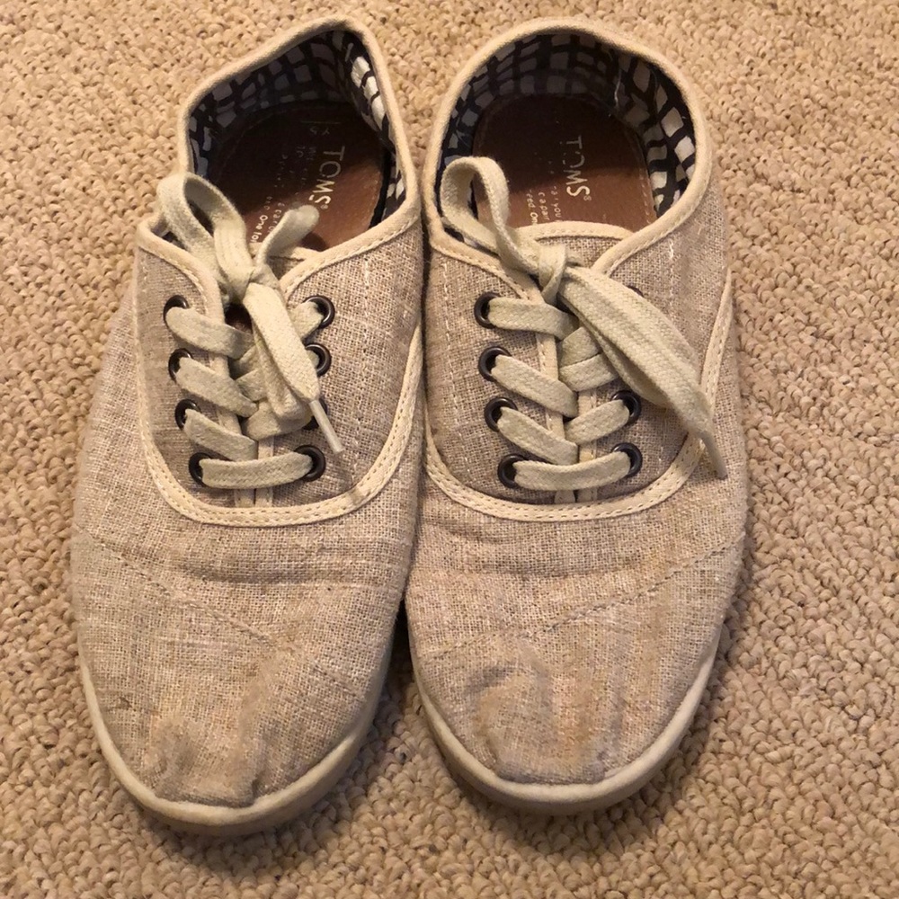 Youth size toms will fit a women’s 7.5